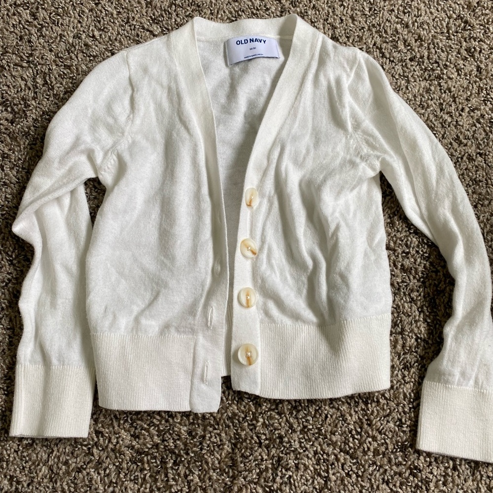 Old navy girl’s cardigan~ size 5~ cream